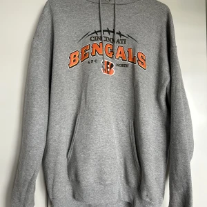 Vintage hoodie  - Grå vintage hoodie med tryck 