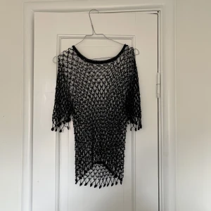 Virkad topp - Virkad topp med pärlor. Älskar denna😭 så fin över en skjorta eller liknande