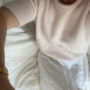 Stickad kortärmad  - Babyrosa stickad kortärmad 👛