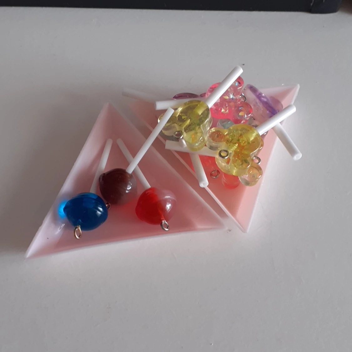 Klubbor Berlocker finns i 2 olika sorter