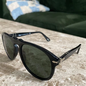 Persol solglasögon  - Solglasögon från Persol.  Nytt skick  