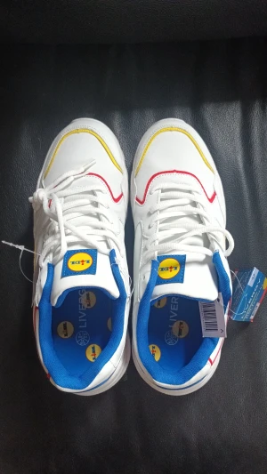 LIDL Sneakers Srl 43  - En unik typ av swag perfekt till sommaren. Splitternya, aldrig haft ett par fötter i sig. 
