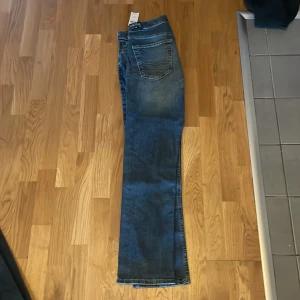 Hollister jeans med prislapp kvar.  - Köpte dem på nätet och dem passade inte mig. 