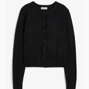 Finstickad kofta marinblå - Finstickad kofta från H&M i marinblå, helt oanvänd💕