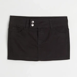 Kjolar - Säljer dessa tre kjolar 70kr styck. Köpte dessa på hm och har kommit till anvöning men är i jätte bra skick! Kan diskutera priset, svara på frågor eller skicka bilder privat💗 (Alla är i storlek xs)