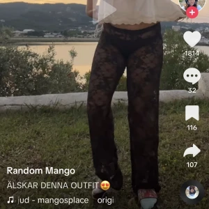 Trendiga spets byxor - Säljer dessa trendiga spetsbyxor från hm!! Helt slutsålda på hemsidan 💕💕 helt oanvända med prislapp kvar 💕