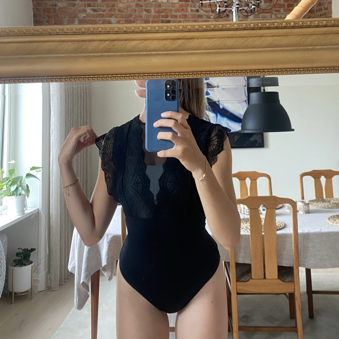 Svart body med spets - 90