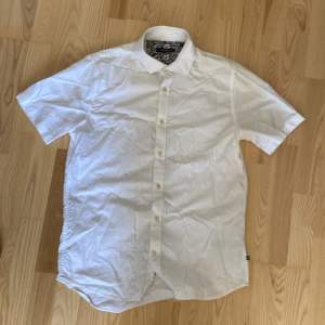 Vit kortärmad skjorta från Matinique, knappt använd