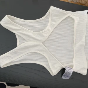 Öppen rygg linne NAKD - Jätte fin topp NAKD, så fin i ryggen XS