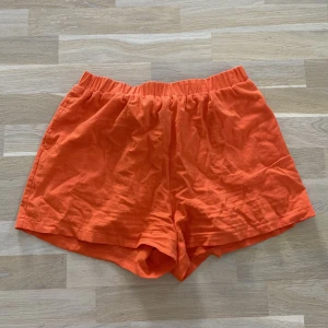Linneshorts  - Orangea linneshorts från SHEIN Storlek l