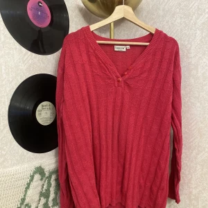 Kabelstickad tröja  - Superfin men använder inte längre. Har s och den är oversized på mig. Skriv till mig vid intresse 