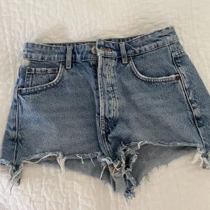 Jeansshorts  - Jeansshorts från zara storlek 34💕