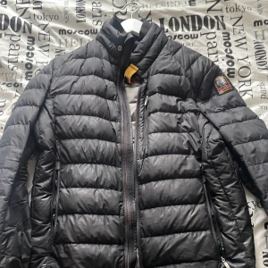 Såg Jack till salu  - Fin jacka som passar till allt 