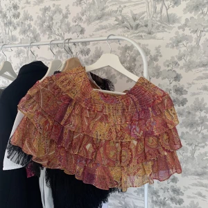 Zara kjol - Såå fin och eftertraktad volangkjol från Zara. Strl S men skulle även säga XS eftersom den är mindre i strlen. 