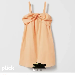 Klänning - En fin sommarklänning som jag köpte från plick men som tyvärr är för liten❤️den är köpt på barnavdelningen men passar xs och S enligt hennes beskrivning💕super fin sommarklänning
