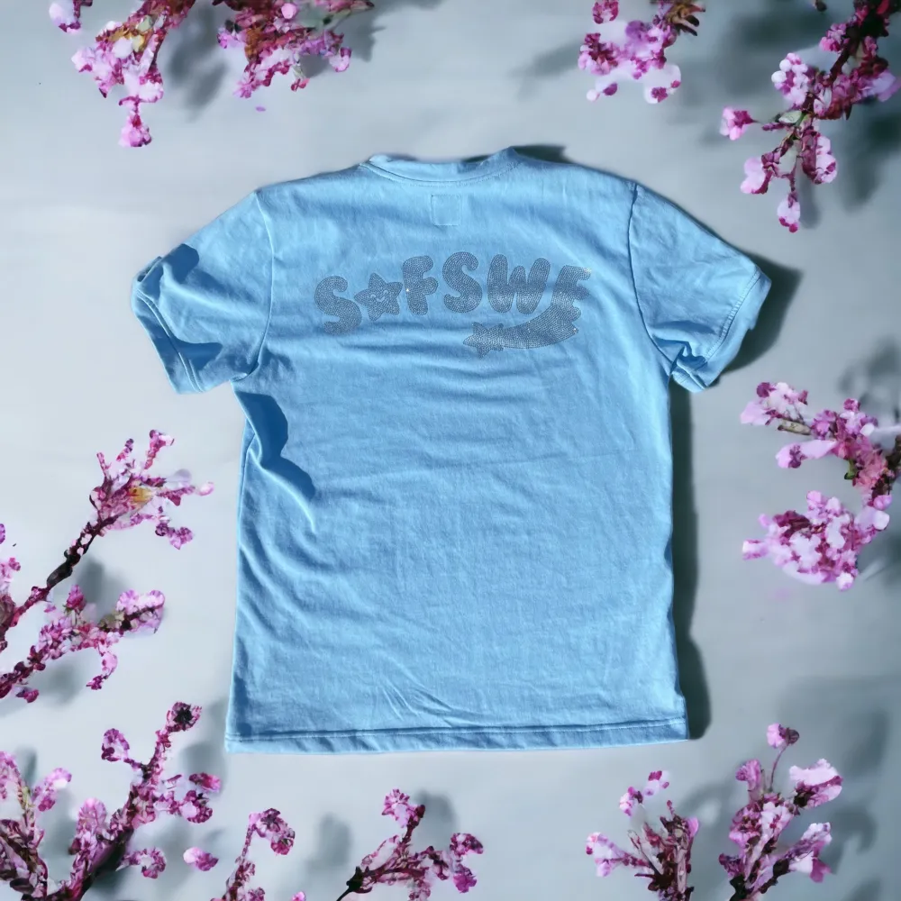 Skriv till Sofswe_ på instagram för att beställa . T-shirts.