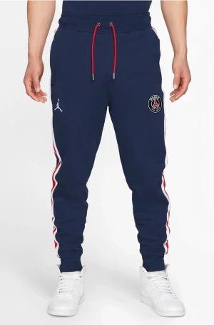 Jordan byxor + PSG - Jag köpte dem nyligen och vill sälja dem därför att dem är för stora för mig. Den är i Storlek S.