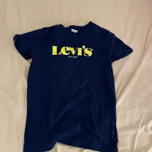 Levis t-shirt i nyskick aldrig använd storlek 16a 176cm