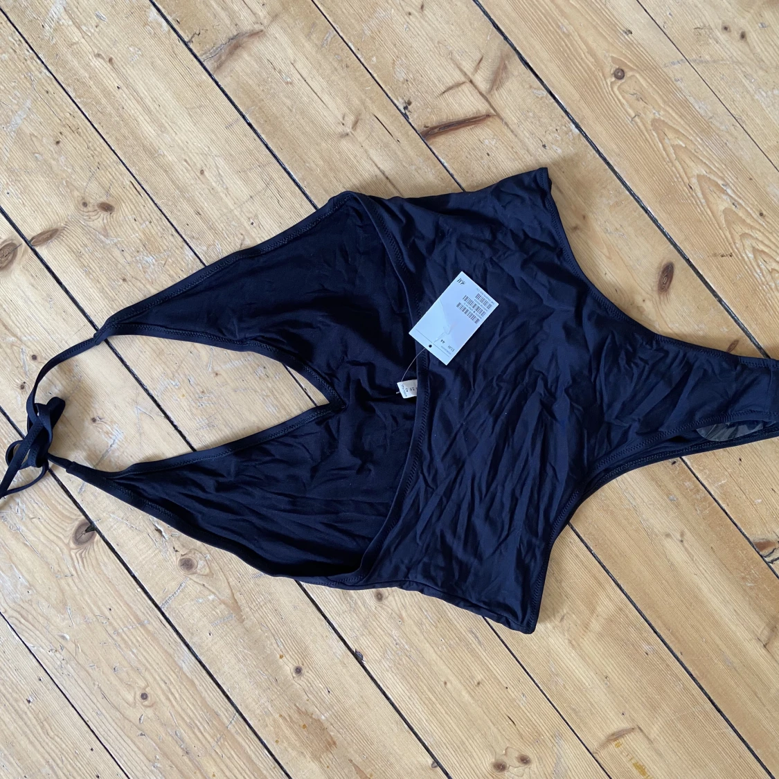 Svar baddräkt med urringning  - 90