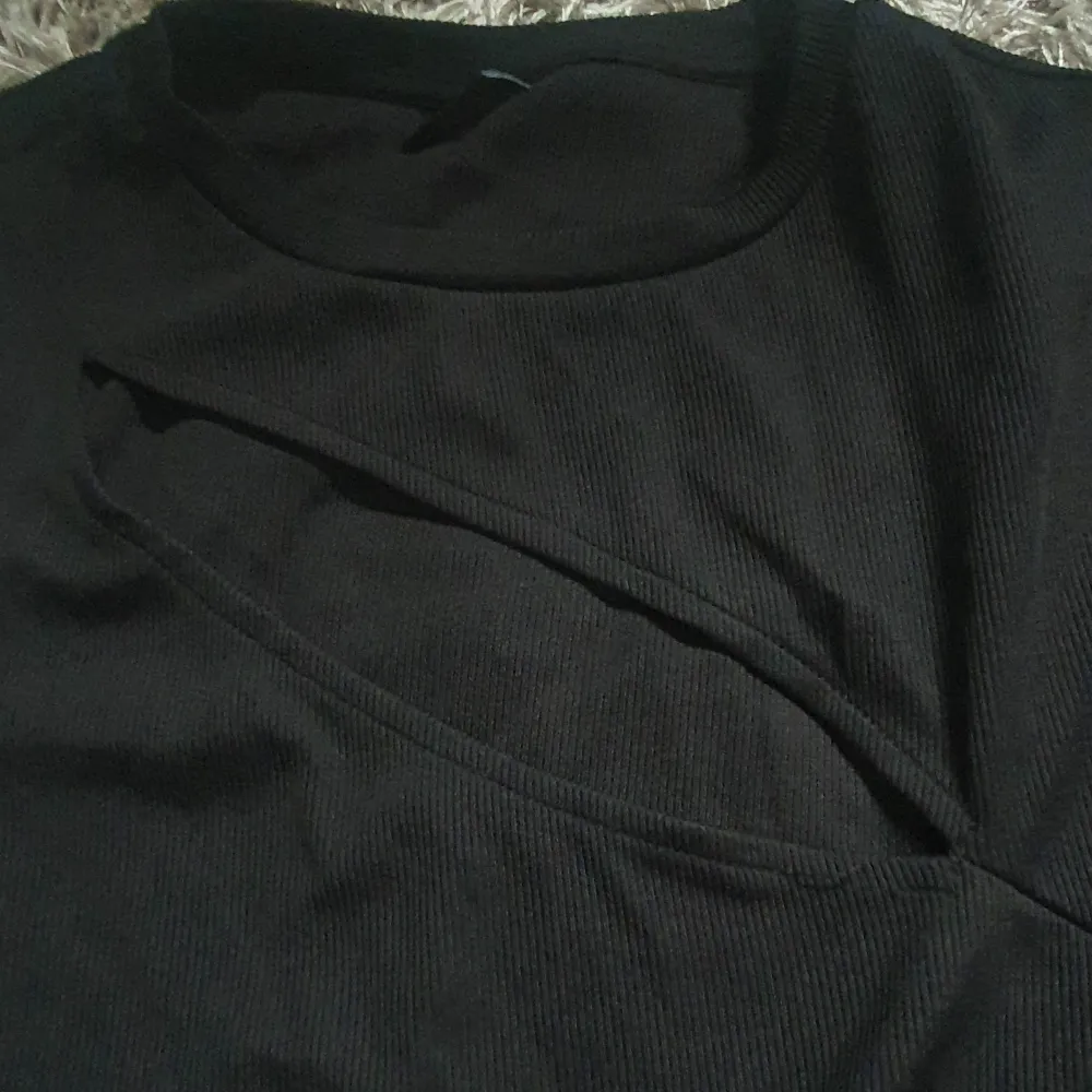 Säljer en jättensygg tröja ifrån Gina Tricot då jag aldrig har använt den då den är alldeles för stor på mig då jag råkade köpa hem st XL istället för Xs😥 Så den är därför i nyskick🥰 kommer inte ihåg vad den är köpt för men säljer för 75🥰. Toppar.