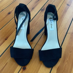 Klackar str 37 - Nya, oanvända klackar från Nelly 