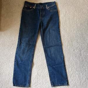 Oanvända jeans med strass från ASOS
