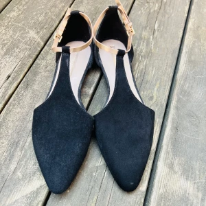 Dam lågskor från Zara säljes - Super fina lågskor från Zara.  Skorna har använts 1 gång bara. 