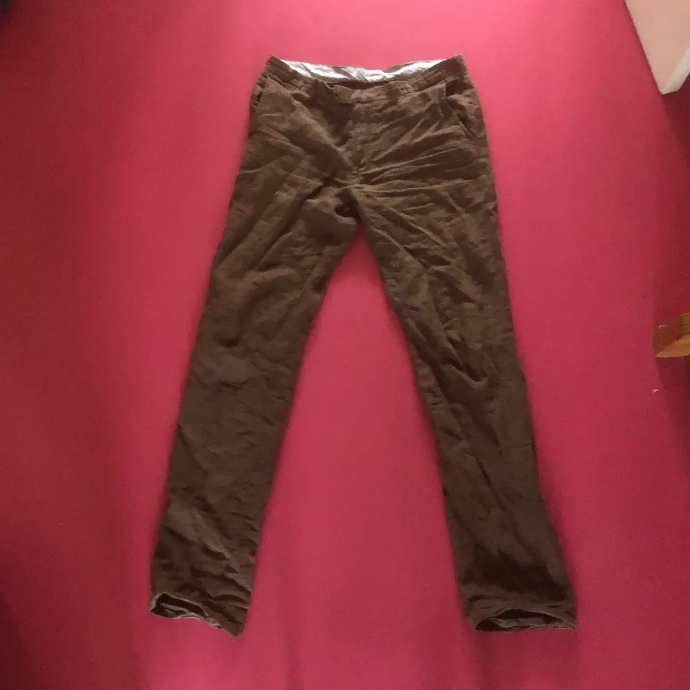 Vintage linnebyxor från ZARA. Mycket långa, går att lägga upp om det skulle behövas. Storlek 46. Ca 34/36 i jeans-storlek. Jeans & Byxor.