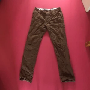 Bruna Linnebyxor - Vintage linnebyxor från ZARA. Mycket långa, går att lägga upp om det skulle behövas. Storlek 46. Ca 34/36 i jeans-storlek