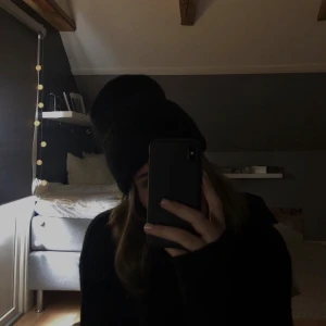 Stickad Tröja  - Stickad Tröja från Nakd. Är rätt så lång, (175 cm) så den är lite för kort för mig🌸Från Linn Ahlborgs kollektion, går inte att få tag på längre🩷