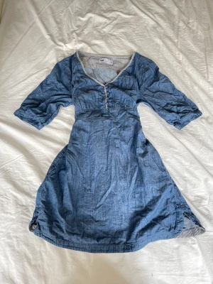 Jeans klänning  - Jeansklänning som behöver strykas hehe💙💙