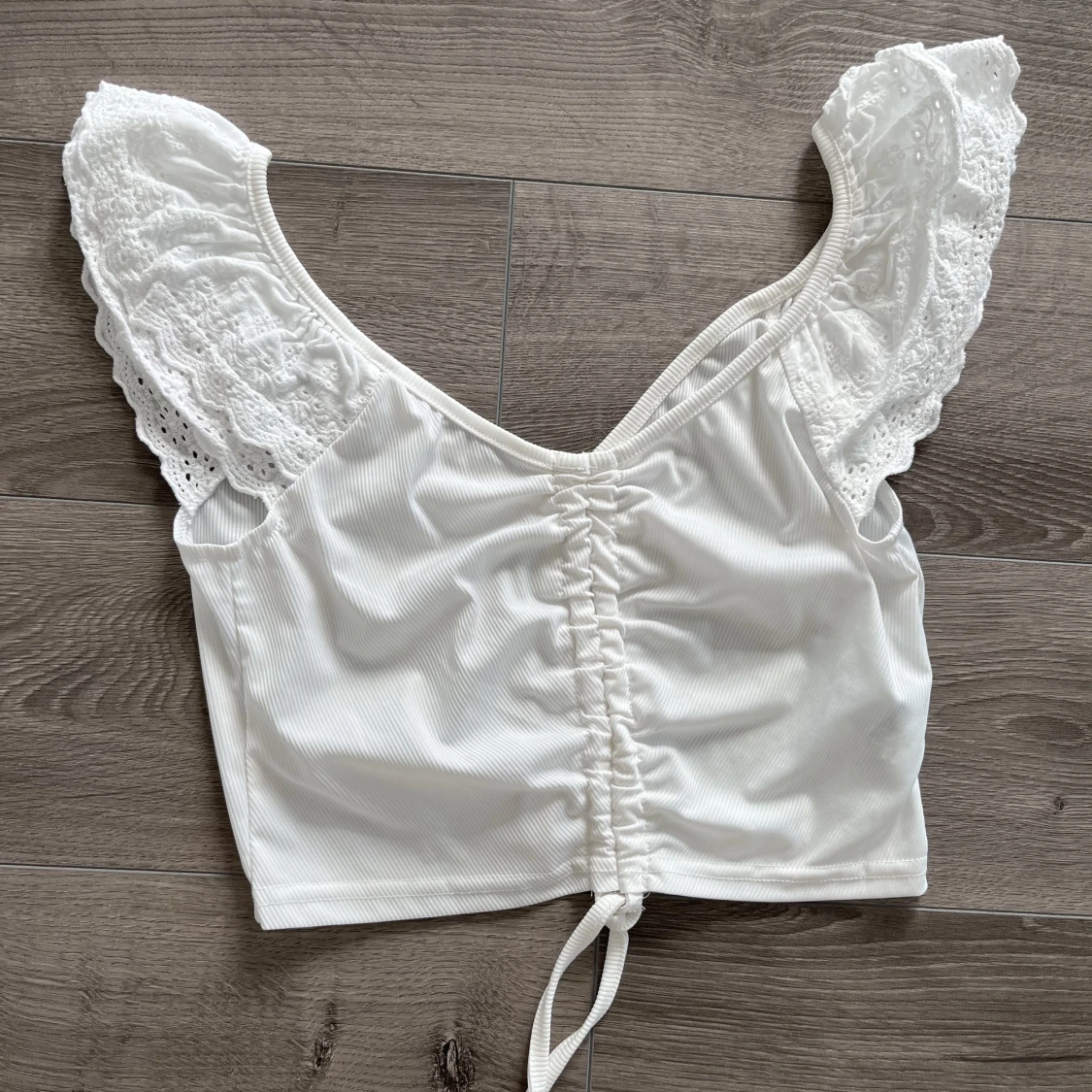 Nytt linne med spets 