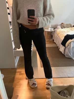 BIKBOK kostymbyxor  - Säljer mina kostymbyxor från Bikbok som tyvär är för små för mig men SÅ snygga! Rak modell