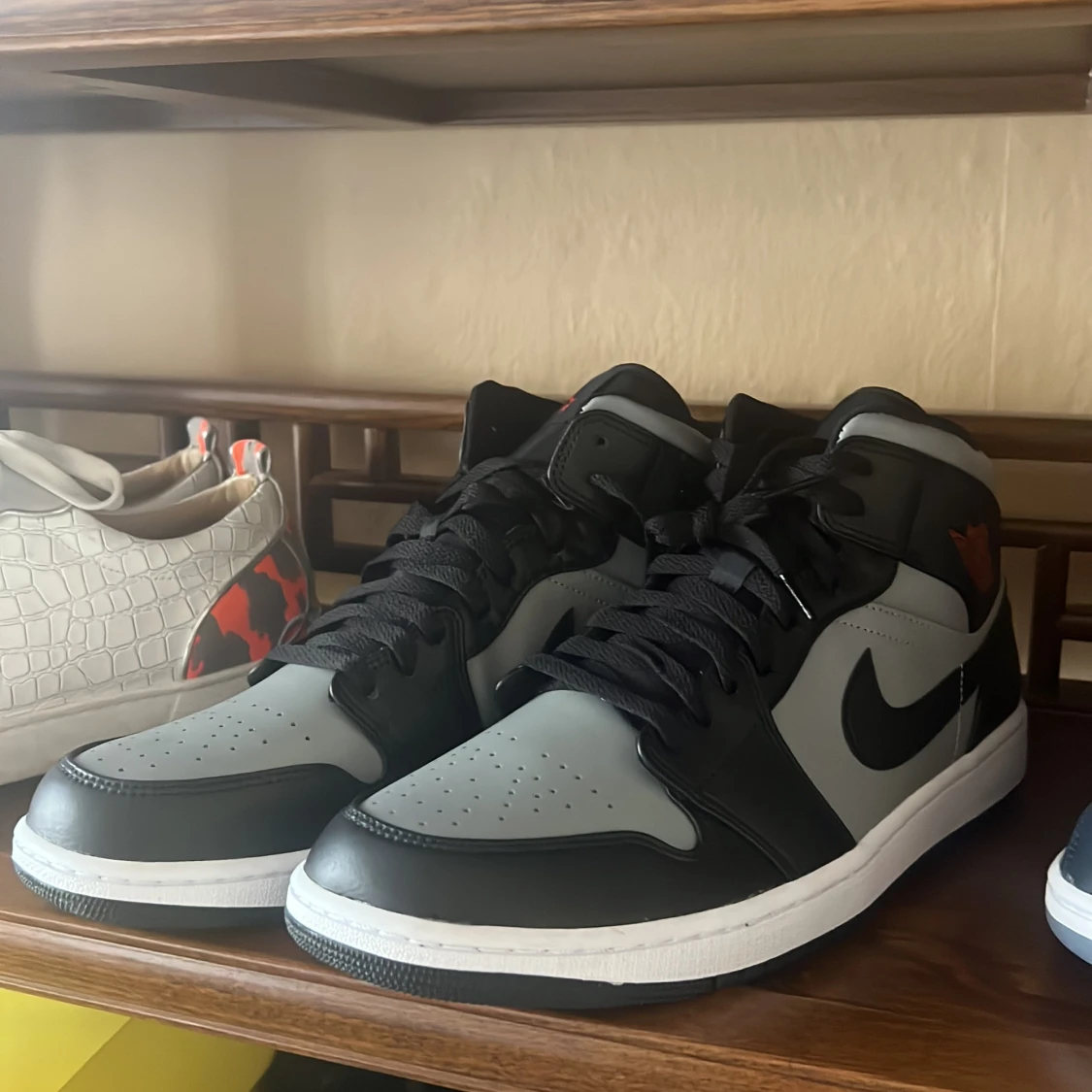 Air Jordan 1 Shadows