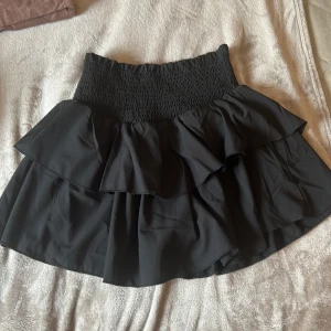 Svart kjol - Kjol från cider. Den är heelllt oanvänd