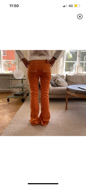 lågmidjade jeans - så fina jeans som är köpta här på plick av zold qut! ( hennes bilder) säljer då de va lite korta på mig som är 1.75, skulle passa någon som va 1.70 mer! 💕💕tryck ej köp direkt 