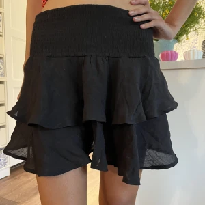 Svart kjol - Svart kjol i storlek XS!❤️✨ Kan köpas direkt för 70