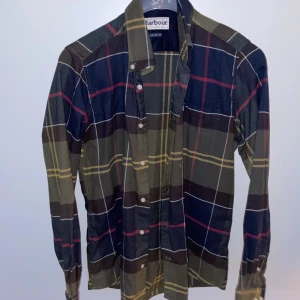 Barbour Skjorta - Snygg Barbour skjorta i 9/10 skick. Säljer då den inte passar mig.