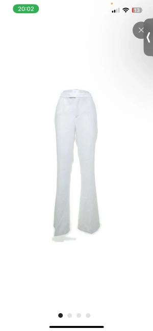 Vita kostymbyxor  - Vita kostymbyxor från zara, storlek L( små i storleken). Använda en gång🌸