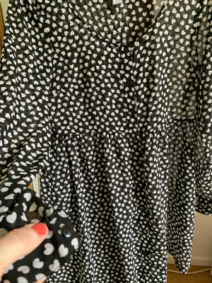 Tunika - Svart tunika med vita hjärtan