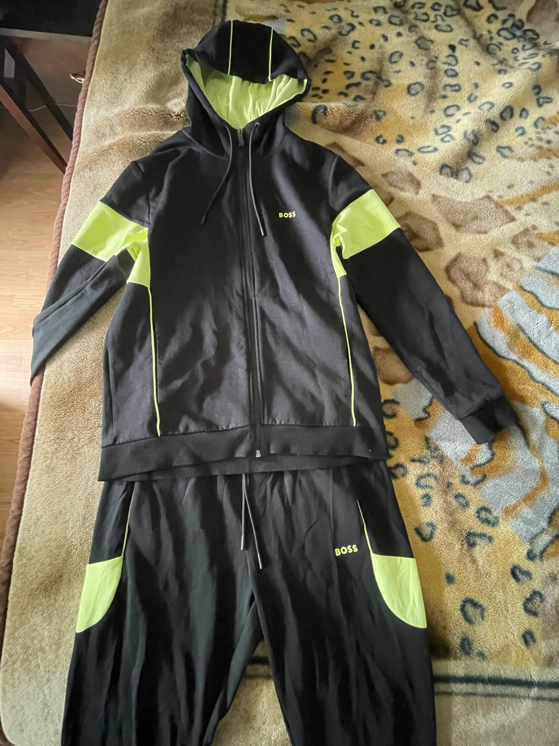 Hugo boss tracksuit - 90