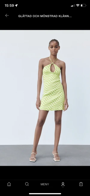 Klänning från Zara - Säljer då den inte kommer till användning, klänningen är i superbra skick då den knappt är använd!