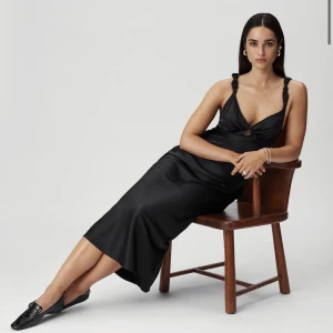 Adoore Nîmes  - Nyköpt Adoore klänning storlek 34. Prislapp kvar. Säljer då jag ej hann skicka tillbaka.  Postas omgående.  Fler bilder finns att få 