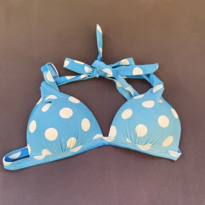 Bikini  - Bikiniöverdel i storlek small 🦋 hör av er vid minsta intresse eller funderingar 💓