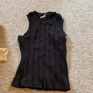 Hej! Jag säljer detta fina linne från Gina tricot. Det har inga defekter och använd kanske 15 gånger! ❤️