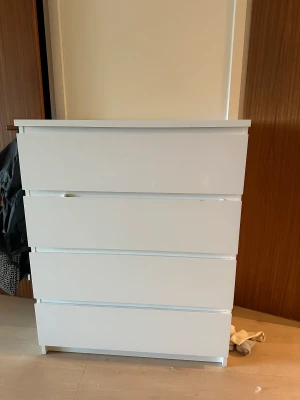 Ikea byrå - En byrå från ikea i gott skick som helt enkelt bara inte behövdes längre