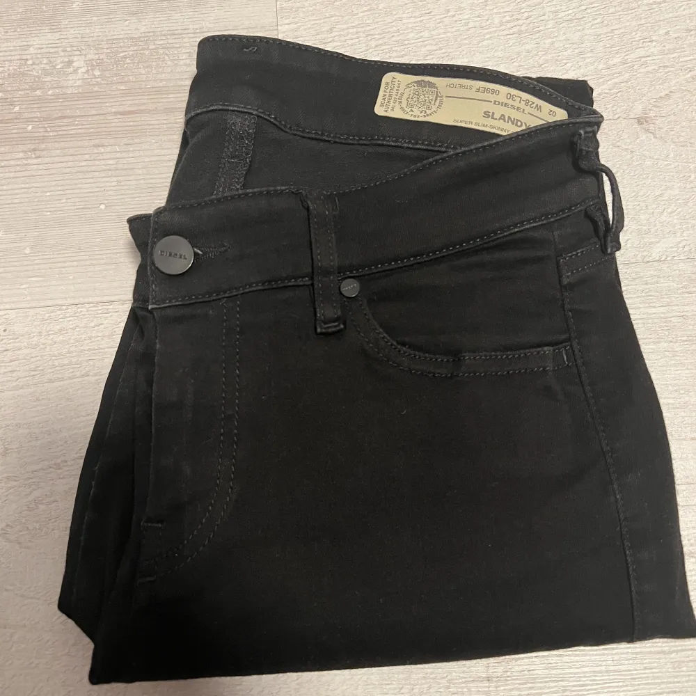 Svarta diesel high waist jeans . Jeans & Byxor.