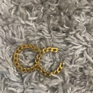 Guld hoops - Fina gulida hoops örhängen!! ❌ tryck ej på köp nu❌