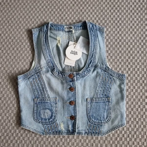 Jeansväst twist&tango - Kort jeansväst från twist&tango. Aldrig använd. 