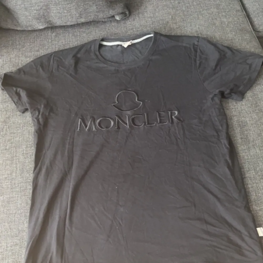 Moncler t shirt. T-shirts.